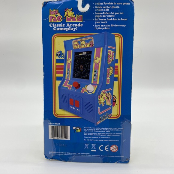 Ms Pac Man, arcade game - Picture 2 of 4